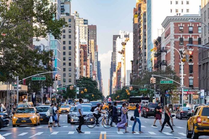 788608396 featured image Busy city street with pedestrians and cars.