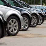 HIGH DANGER ALERT – MASSIVE Jeep Recall A row of parked black and silver cars in a dealership