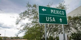 Road sign indicating directions to Mexico and the USA