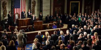 Petro Poroshenko speaks at the U.S. Congress as Steve Cohen, Marcy Kaptur, John Lewis, and John Cornyn attend