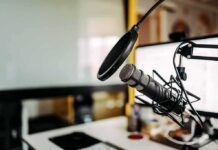 Podcast microphone with pop filter on desk